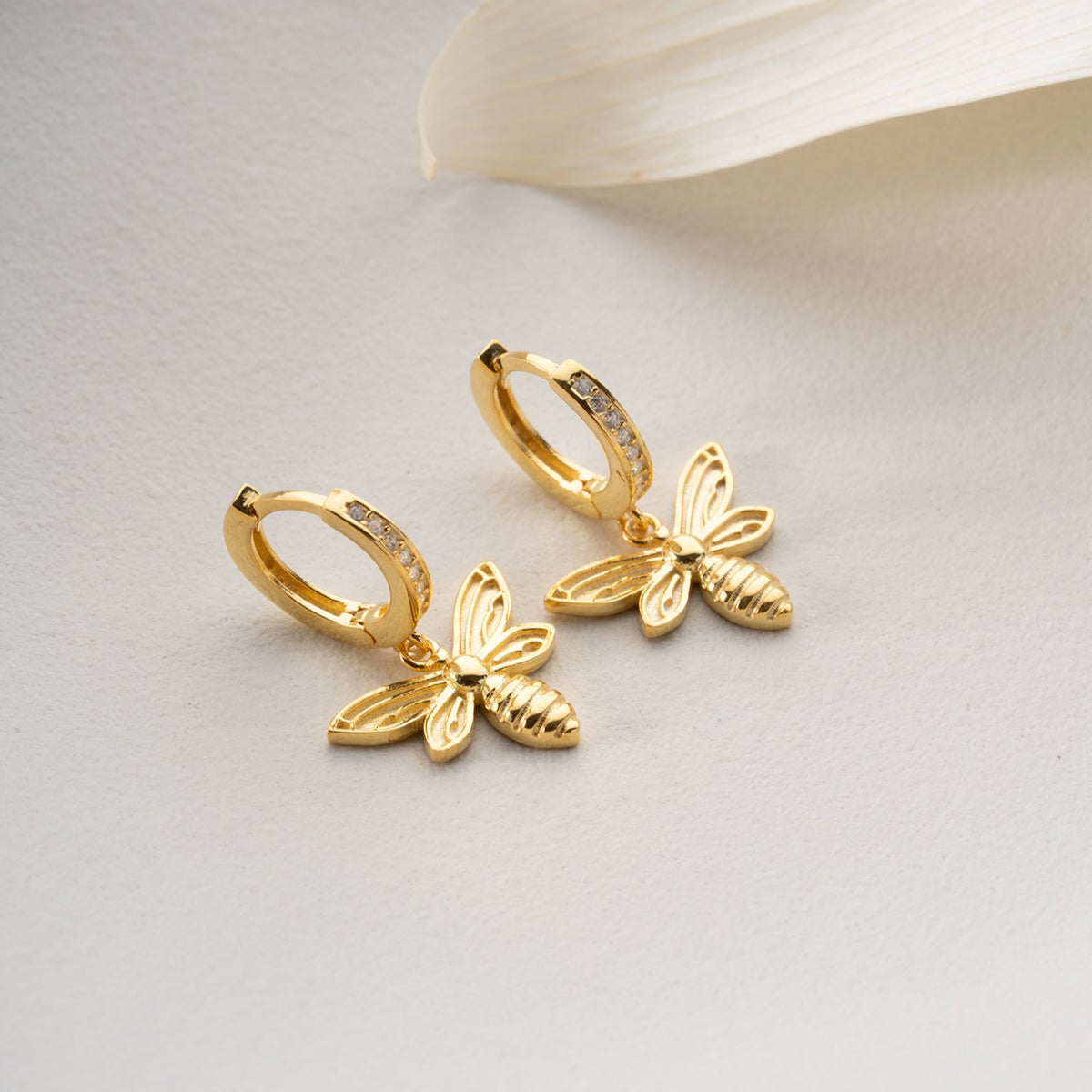 Boucles d'oreilles d'abeilles plaquées Queenbee Gold