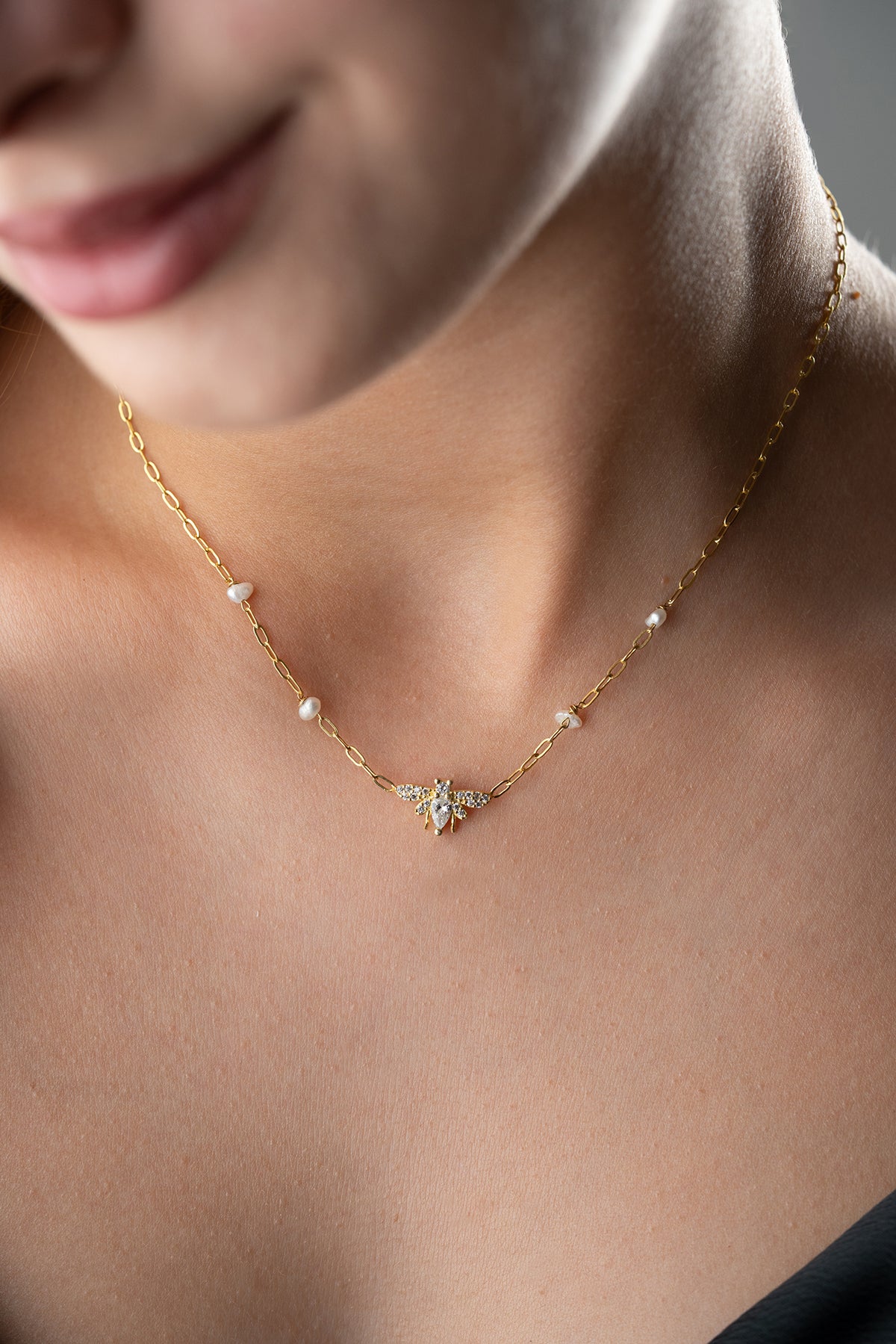 Pearl Bee Shine pearl bee silver necklace