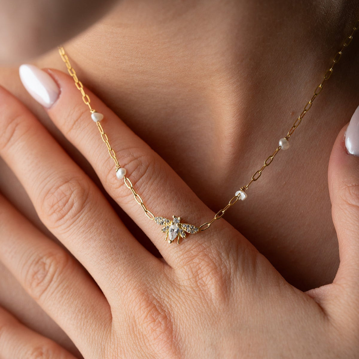 Pearl Bee Shine pearl bee silver necklace