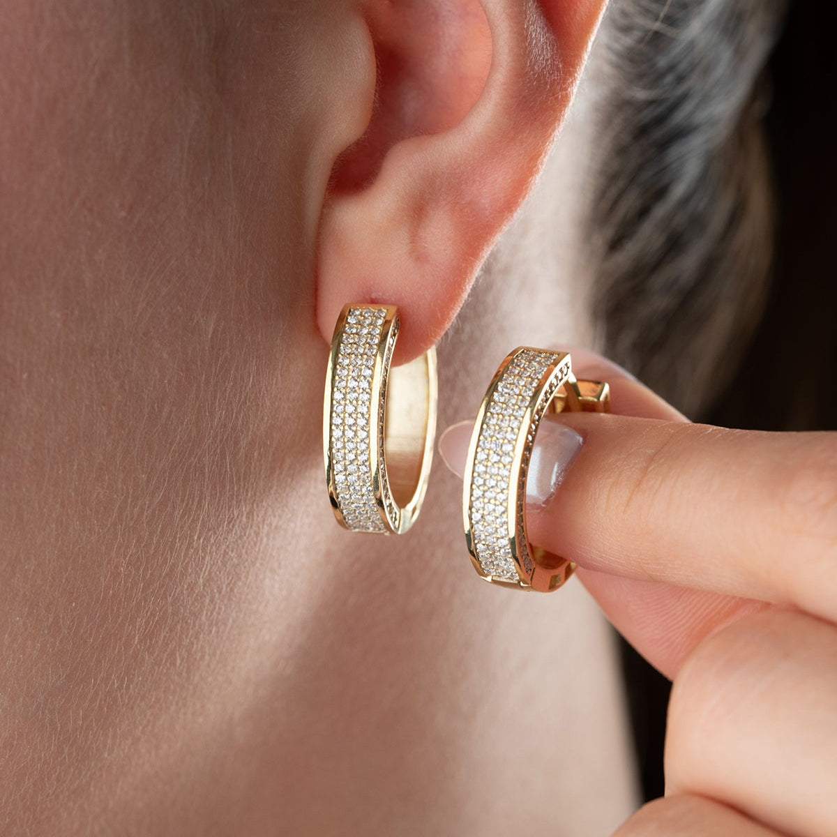 Zirkon Taşlı Halka Küpe – 925 Ayar Gümüş – Altın Kaplama