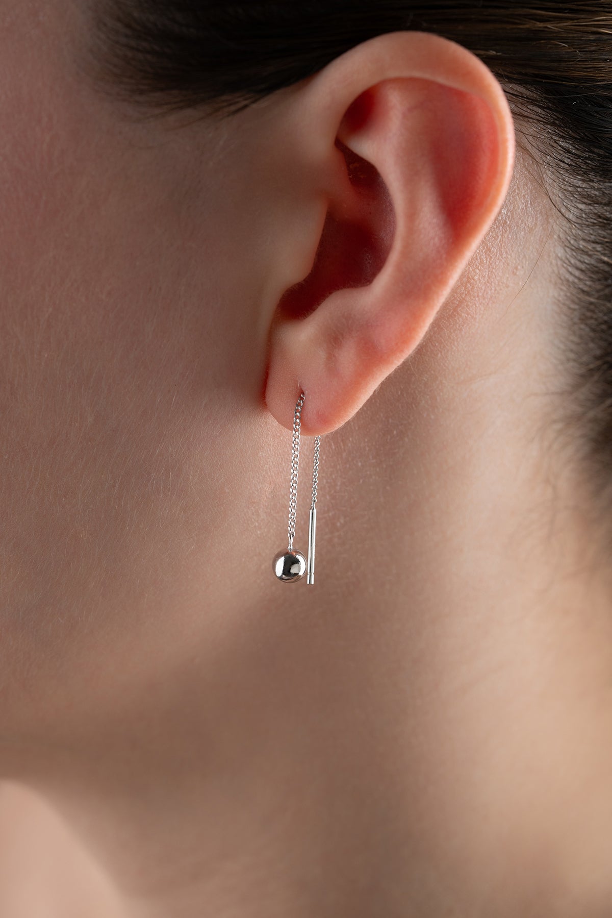 Silber Ohrringe mit Kugel und Kettendesign