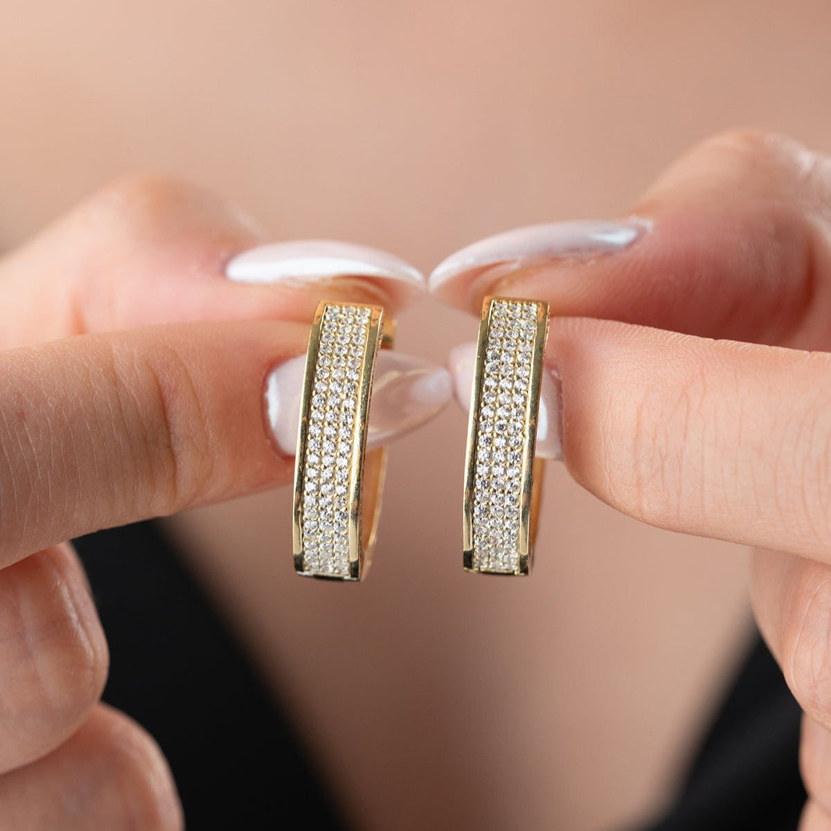 Zirkon Taşlı Halka Küpe – 925 Ayar Gümüş – Altın Kaplama