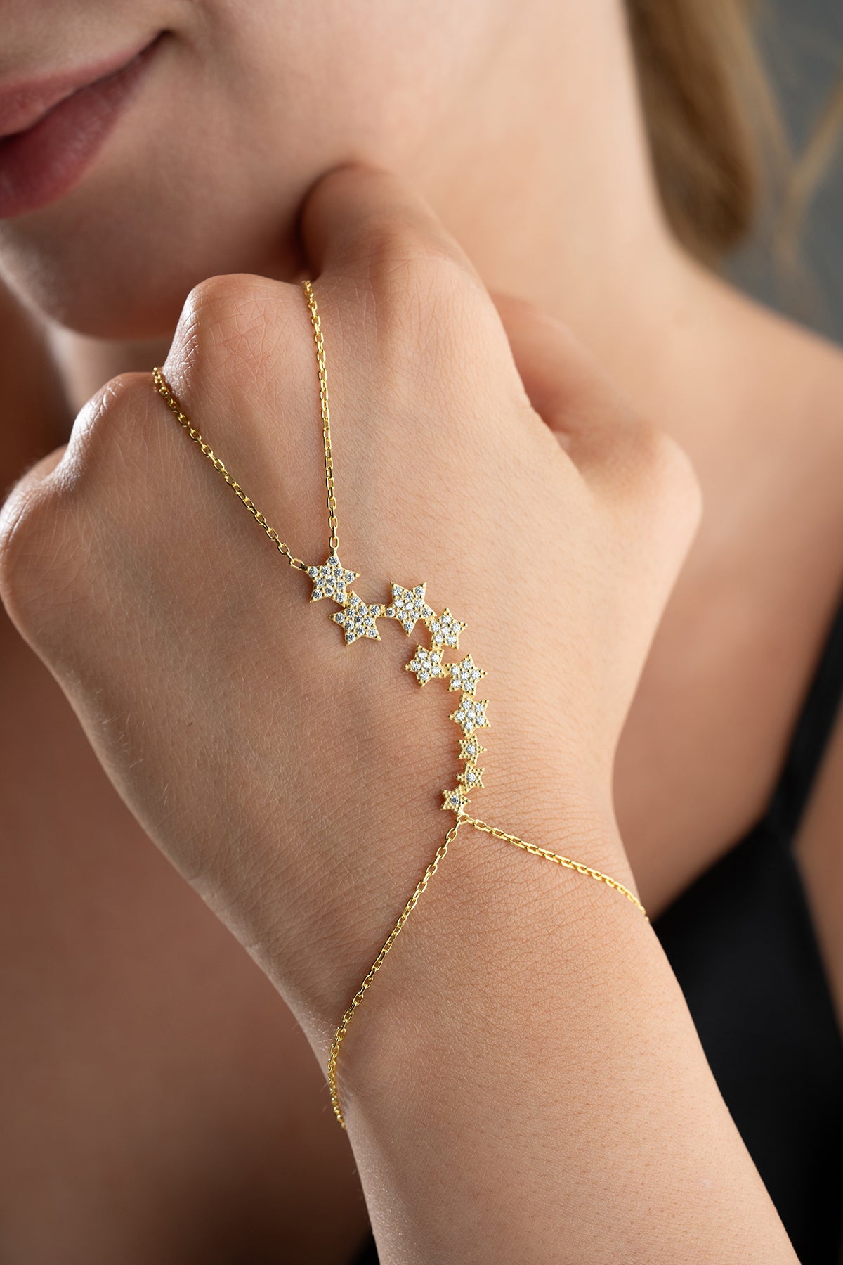 Handkette mit Sternen & Zirkonsteinen – Şahmeran Kollektion