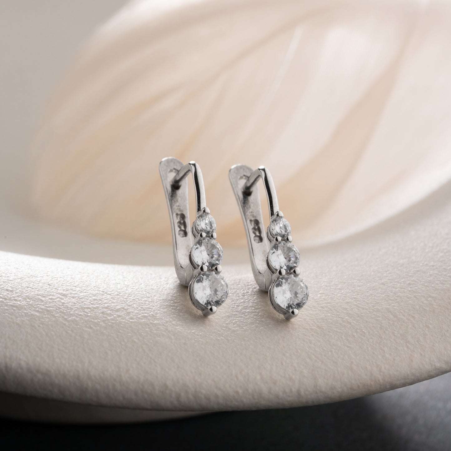 Ohrringe mit drei Zirkonia-Steinen | 925 Silber