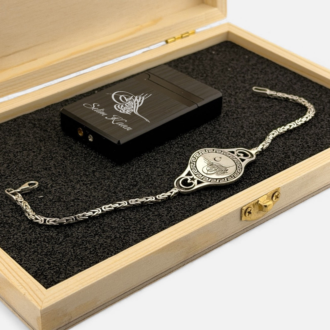 Osmanlı Tuğralı Hediye Seti – Kral Zincirli Bileklik & Çakmak