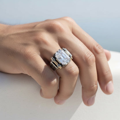 Herrenring aus 925er Silber mit Weißem Zirkonstein

