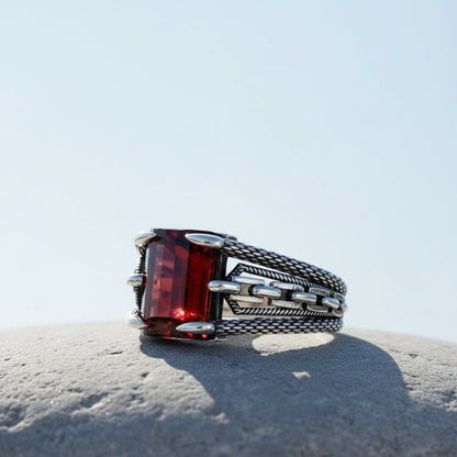 Herren-Silberring mit rotem Zirkonstein 