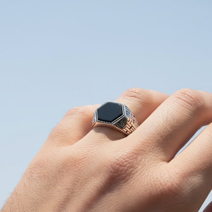 Herrenring aus Silber mit schwarzem Onyxstein