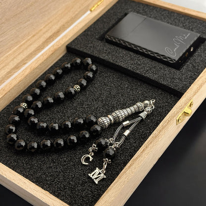 Geschenkset - Personalisierte 8mm Onyx-Tasbih und Stahlfeuerzeug-Set