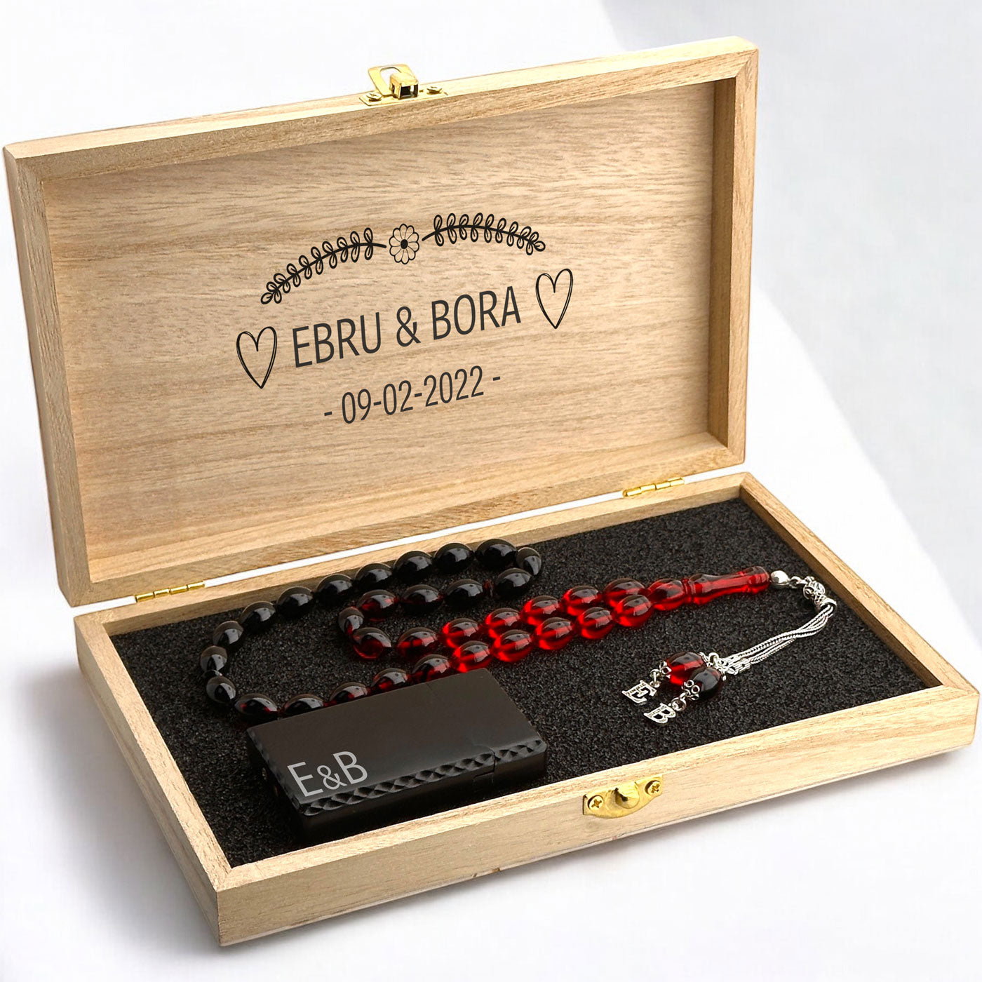 Personalisierte Geschenkbox – Bernstein-Tasbih und Feuerzeug
