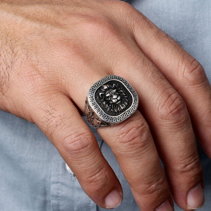 Herrenring mit Löwenkopf aus 925er Silber