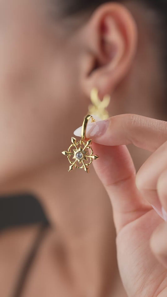 Yıldız Figürlü Taş Detaylı Halka Küpe