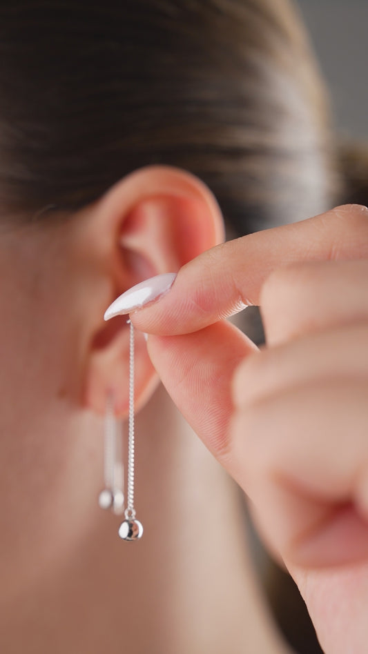 Silber Ohrringe mit Kugel und Kettendesign