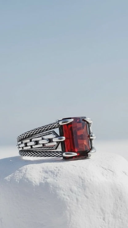 Herren-Silberring mit rotem Zirkonstein 