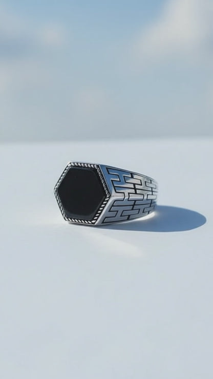 Herrenring aus Silber mit schwarzem Onyxstein